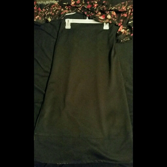 Floral shirt & skirt - Picture 2 of 4